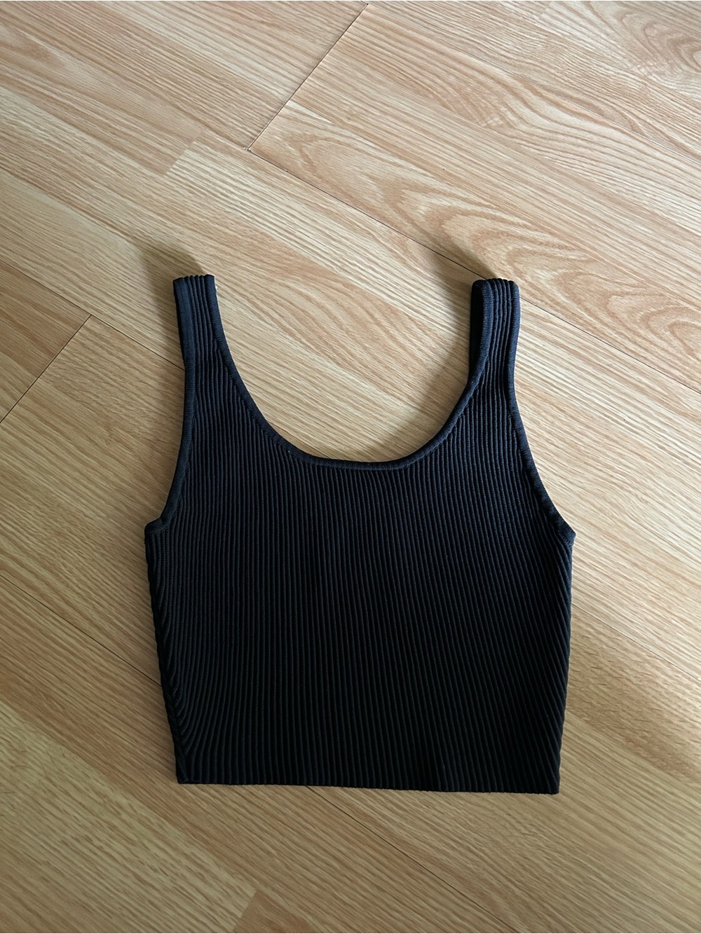 Cozi Black Ribbed Scoop Neck Cropped Tank Small